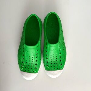 Native Shoes Jefferson Slip-On Sneakers Green 
Size J4 (Kids)